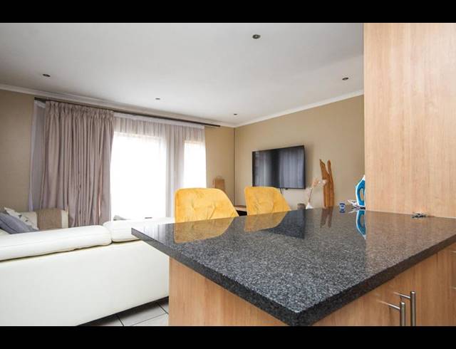 3 BEDROOM TOWNHOUSE FOR SALE IN THATCHFIELD